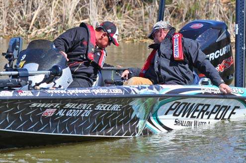 <p>
	 </p>
<p>
	Lane checks his livewell before making a move. Big moves on the Red River were a key component to Laneâs Classic.</p>
