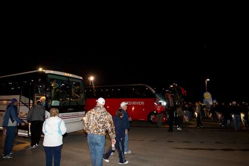 <p> 	Buses arriving one after another brought fans to the Saturday's launch.</p> 