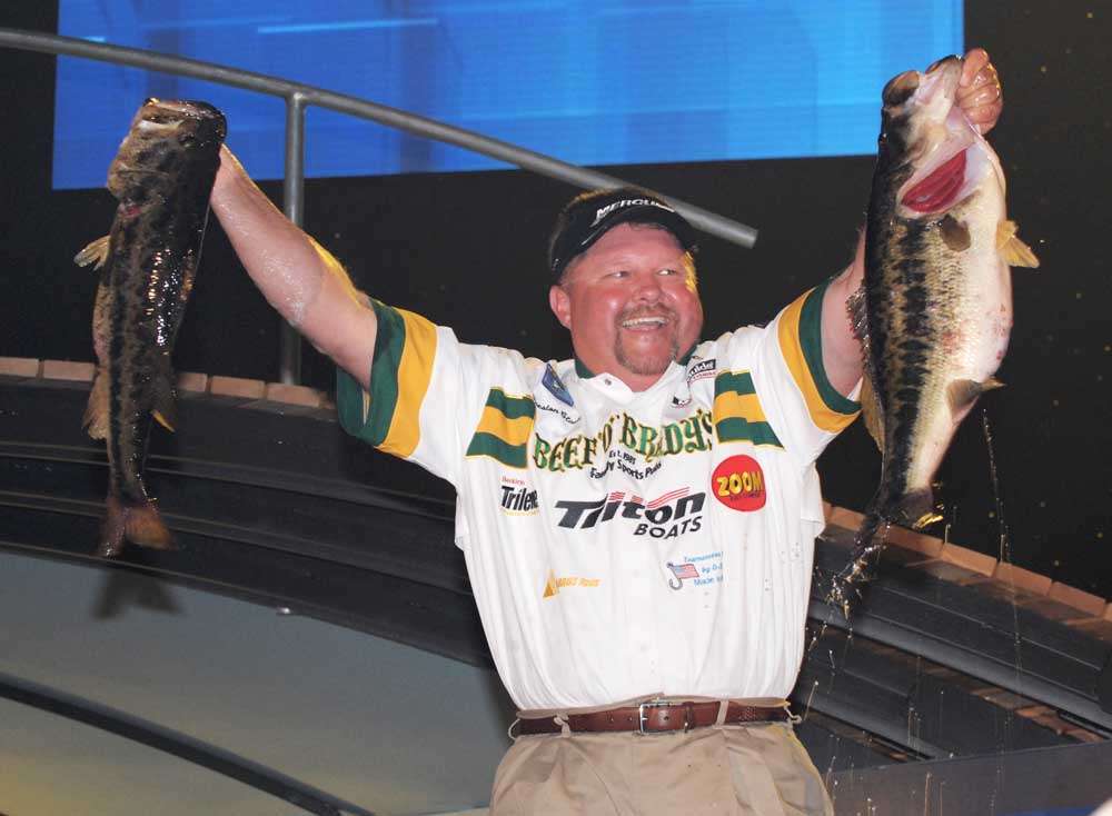 <p>
	<strong>Largest bass</strong></p>
<p>
	For 30 years Ricky Green's 8-pound, 9-ounce Lake Guntersville largemouth from the 1976 Classic held the top spot among championship lunkers. Then came Day 1 of the 2006 Classic on Florida's Kissimmee Chain. Four anglers passed Green's mark that day, led by Preston Clark's 11-pound, 10-ounce behemoth. In 1976 and again in 2006, Rick Clunn had the mark for biggest Classic lunker for several minutes, only to be eclipsed by Green and Clark.</p>
