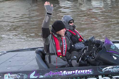 <p> 	Aaron Martens makes his way out onto the Red River.</p> 