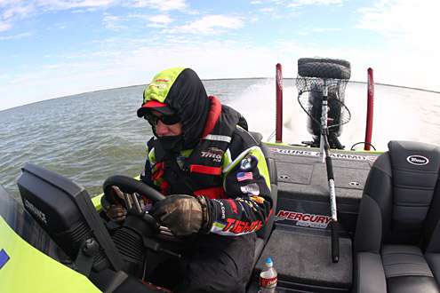 <p>
	Chapman speeds accross Lewisville Lake with just one hour left to fish.</p>

