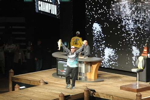 <p>
	Winner Chris Lane shows off his fish for the crowd.</p>
