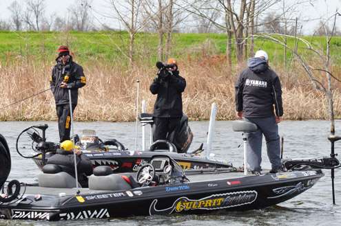 Mike Iaconelli, Dustin Wilks and others fished in close quarters all day.
