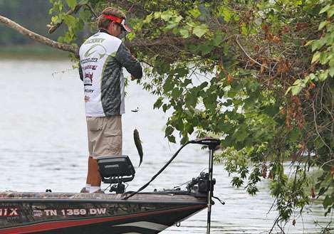 <p>
	<strong>GREG HACKNEY</strong></p>
<p>
	<strong>25th </strong><strong>in</strong><strong> </strong><strong>the Toyota Tundra Bassmaster Angler of the Year standings</strong></p>
<p>
	Hackney, of  Gonzales, La., will be fishing his 10th Classic. A fifth on Hartwell was his best Classic showing, and he was 20th in 2009.</p>
