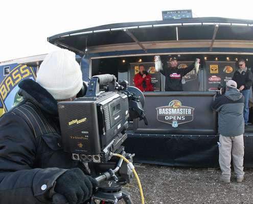 The weigh-in was streamed live on Bassmaster.com and photographs taken from all the big movers on Friday.
