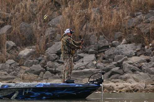 <p>
	Tommy Biffle heaves a cast with an Alabama rig. </p>
