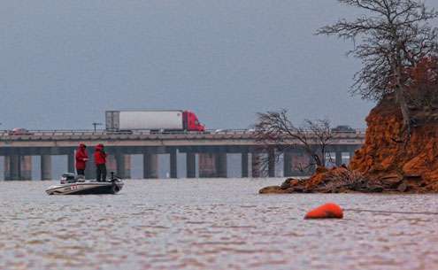 <p>
	Heavy traffic moved south toward the Dallas metropolitan area as Day Two began on Lewisville Lake.</p>
