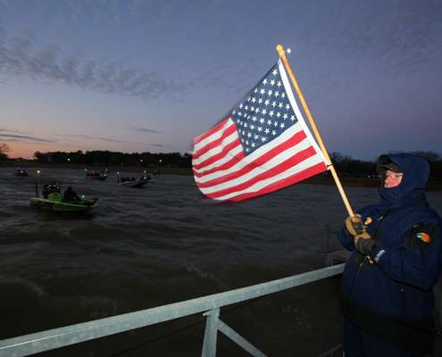 <p>
	Anglers launched after the playing of the national anthem at the Bass Pro Shops Bassmaster Central Open.</p>
