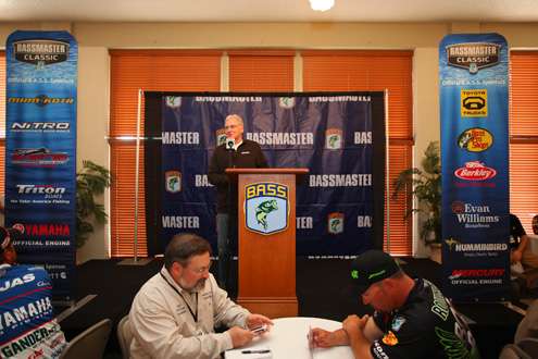 <p>
	Jerry McKinnis gave a run-down of the 2012 Elite Series schedule.</p>
