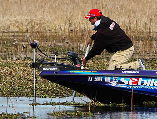<p>
	As bass started moving up on Saturday, Todd Faircloth broke out the Push-Pole to sneak up on them.</p>
