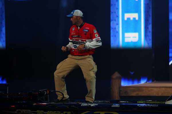 <p>
	 </p>
<p>
	2012 Bassmaster Classic qualifier Marty Robinson made a splash at the Day One weigh-in before he even pulled his fish from the livewell.</p>
