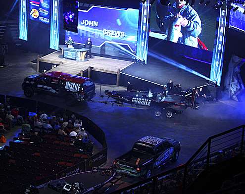 <p>
	Traffic moves smoothly on the arena floor.</p>
