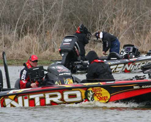 <p>
	Kevin VanDam had a front row seat to that last fish catch by Evers.</p>
