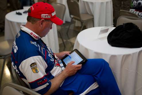 <p>
	Alton Jones takes a quick look at his IPAD before Media Day gets rolling.</p>
