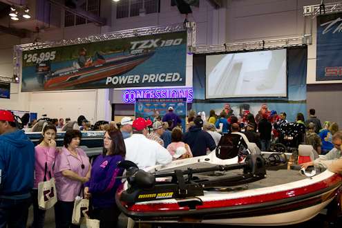 <p>
	It was standing-room only in the Skeeter Boats booth.</p>
