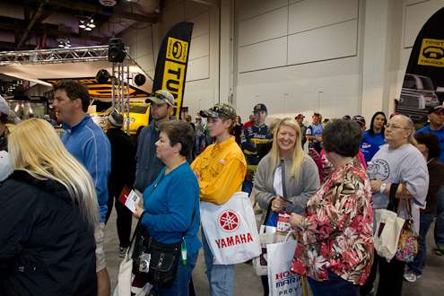<p>
	Is it just me ... or does it look like Mike Iaconelli is standing in this line?</p>
