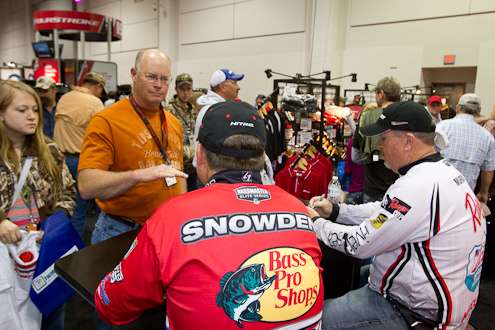 <p>
	Elite Series anglers Brian Snowden and John Murray sign autographs in the Mercury booth.</p>
