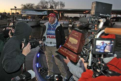 <p>
	The 2012 Bassmaster Classic Day Three launch includes 25 of the best anglers in the world. Anglers took off at 7 a.m. CT and are due back at the dock at 3:15 p.m.</p>
