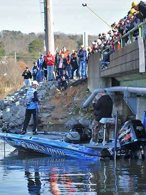 With word out early that Randy Howell was catching them in Spring Creek, a crowd, including photographer Bob Payne, watched him catch the fish to win the GEICO Bassmaster Classic presented by Diet Mountain Dew and GoPro.