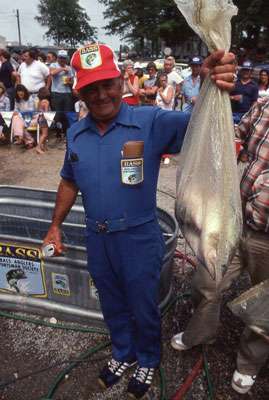 <p>
	<strong>Oldest competitor</strong></p>
<p>
	At 65 years, 9 months and 2 days of age, Shorty Evans was the oldest angler ever to compete in the Bassmaster Classic when he fished the 1978 championship. In 2012, Denny Brauer and Tom Jessop make the top 10 list of oldest Classic competitors.</p>
