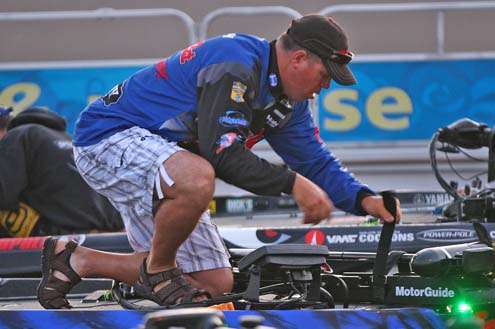 <p>
	Russell Parrish straps down his trolling motor for the Day Two take-off.</p>

