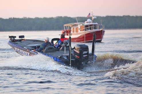 <p> 	 </p> <p> 	Once past the check-out point, anglers take off.</p> 