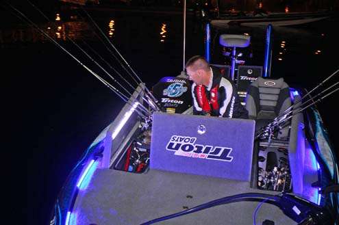 <p>
	 </p>
<p>
	Randy Howell gets his tackle ready before the take-off on Sunday.</p>
