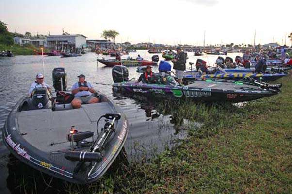 <p>
	Anglers line their boats on the bank waiting for the start of Day One on Okeechobee.</p>
