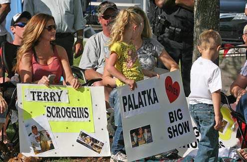 <p>
	Terry Scroggins' fan support was obvious throughout the crowd.</p>
