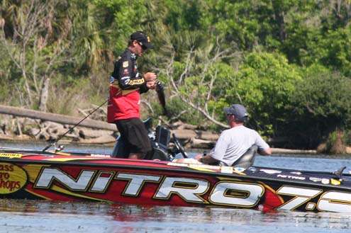 <p>
	 </p>
<p>
	VanDam passed Grisgby and boat a keeper that looked to be in the 3-pound range.</p>
