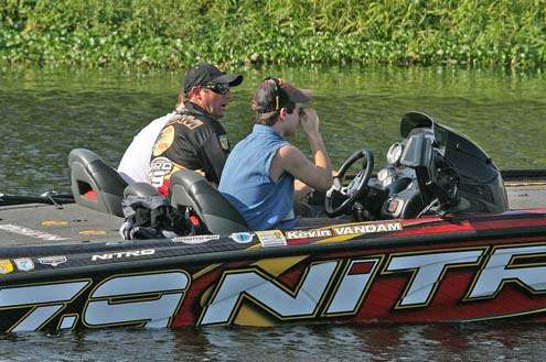 <p>
	Kevin VanDam gets a helping hand driving his boat from the shore to the ramp from a young man taking part in the Make A Wish Foundation.</p>
