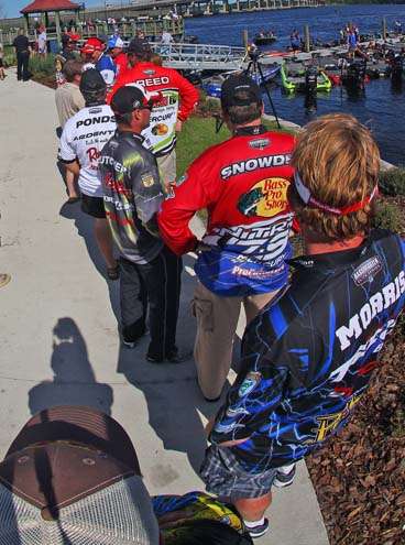 <p>
	Anglers wait in line for a weigh-in bag Thursday.</p>
