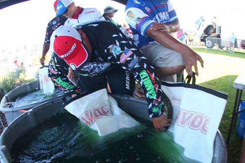 <p>
	Chris Lane may have recently captured the Bassmaster Classic title, but when he hit the tanks Thursday, one of his bass decided to leap from his bag.</p>
