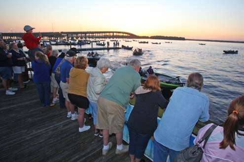 <p>
	 </p>
<p>
	Fans line the boardwalk to catch a glimpse of their favorite anglers during the take-off Friday.</p>
