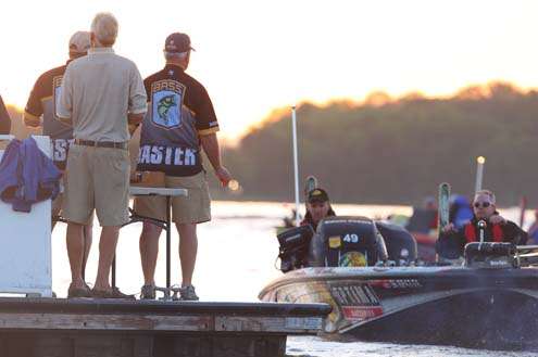 <p>
	Edwin Evers passes the check-out dock Friday.</p>
