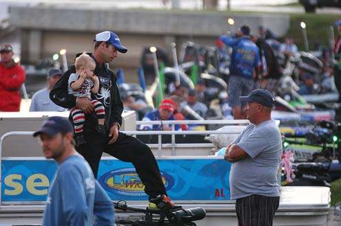 <p>
	Michael Iaconelli visits with a Marshal while holding his son, Vegas.</p>
