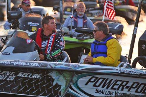 <p>
	Chris Lane gets last-minute instruction as he passes the check-out boat.</p>
