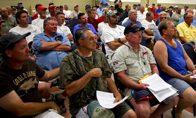 <p>
	Day One Marshals received their briefing before being paired with an Elite Series pro.</p>
