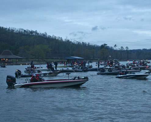 <p>
	Boats gather at the Lake Guntersville State Park for the Day One launch.</p>
