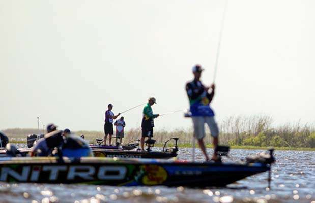 <p>
	 Several anglers were crowded into one area.</p>
