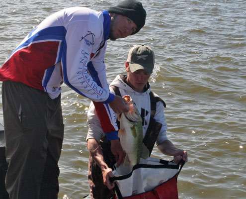 <p>
	Zach Perry from Louisiana Tech holds up this 6-pound, 13-ounce largemouth on Day One.</p>
