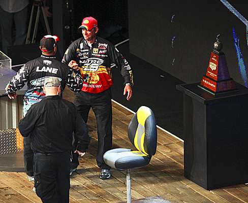 <p>
	Last year's Classic champion Kevin VanDam comes to the stage to pass on the trophy to Lane, who managed to avoid the hot seat altogether on Day Three.</p>
