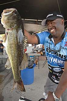 <p>
	Day One leader Ish Monroe holds up a 7-pound class fish that helped propel him to first place on Day One.</p>

