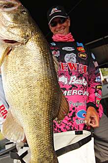 <p>
	Kevin Short holds up the Carhart Big Bass of the Day.</p>
