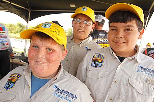 <p>
	These young volunteers helped wrangle fish behind the stage.</p>
