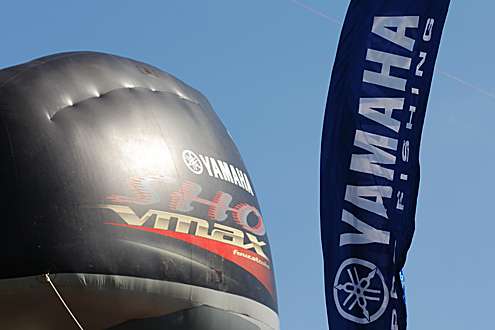 <p>
	Yamaha signage blows in the wind at the weigh-in Friday.</p>
