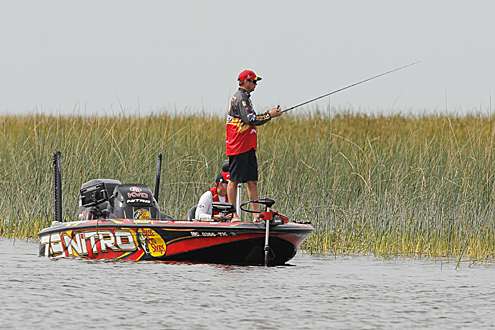 <p>
	Kevin VanDam climbed into the Top 12 after two subpar days then a 28-11 on Saturday.</p>
