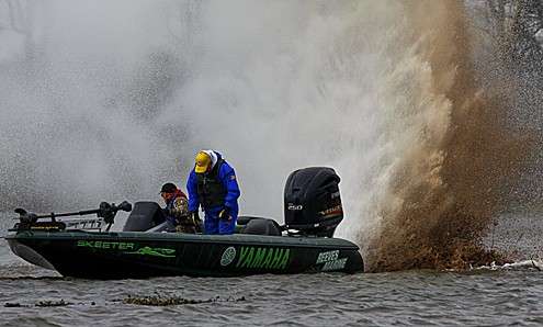 <p>
	A spectator boat casts a muddy rooster tail as he tries to extricate himself from a mud flat that was close to Greg Vinson's fishing spot.</p>

