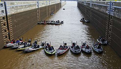 <p>
	It takes about 15 minutes to actually lock from one pool to another, but anglers also have idle time while the lock gates remain open.</p>
