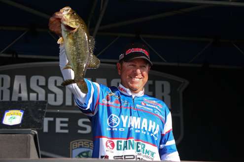 <p>
Dean Rojas (9th, 32-7)</p>